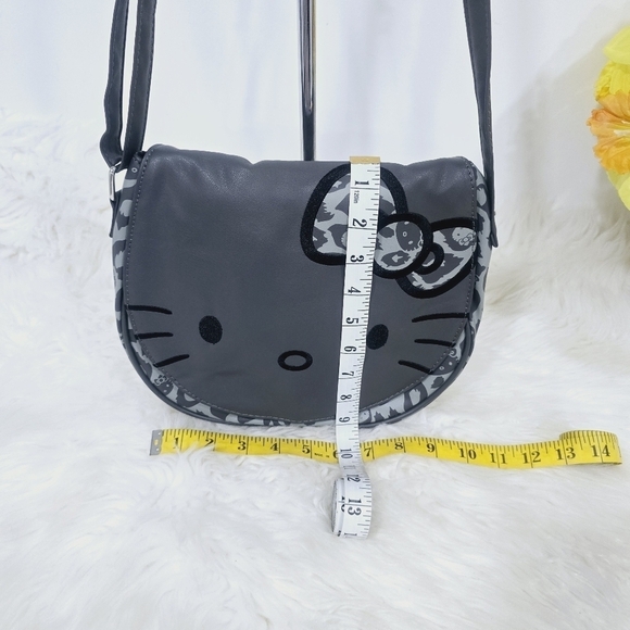 Hello Kitti gray and black crossbody bag medium - Picture 6 of 17